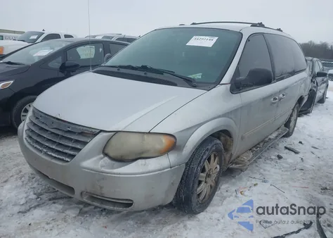 2005 Chrysler Town & Country Touring z USA, uszkodzony, nr VIN 2C4GP54L15R204301